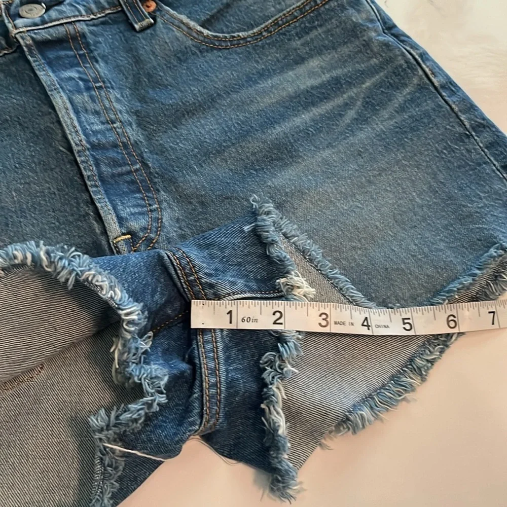 Levi’s Ribcage Shorts High Rise Size 31